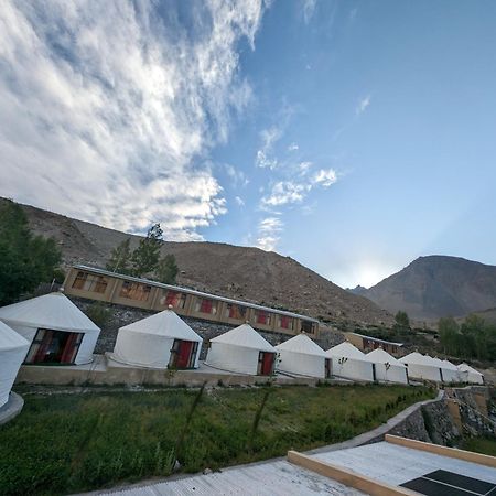 Apex Hotels And Resorts Hussaini Karimabad  Exterior photo