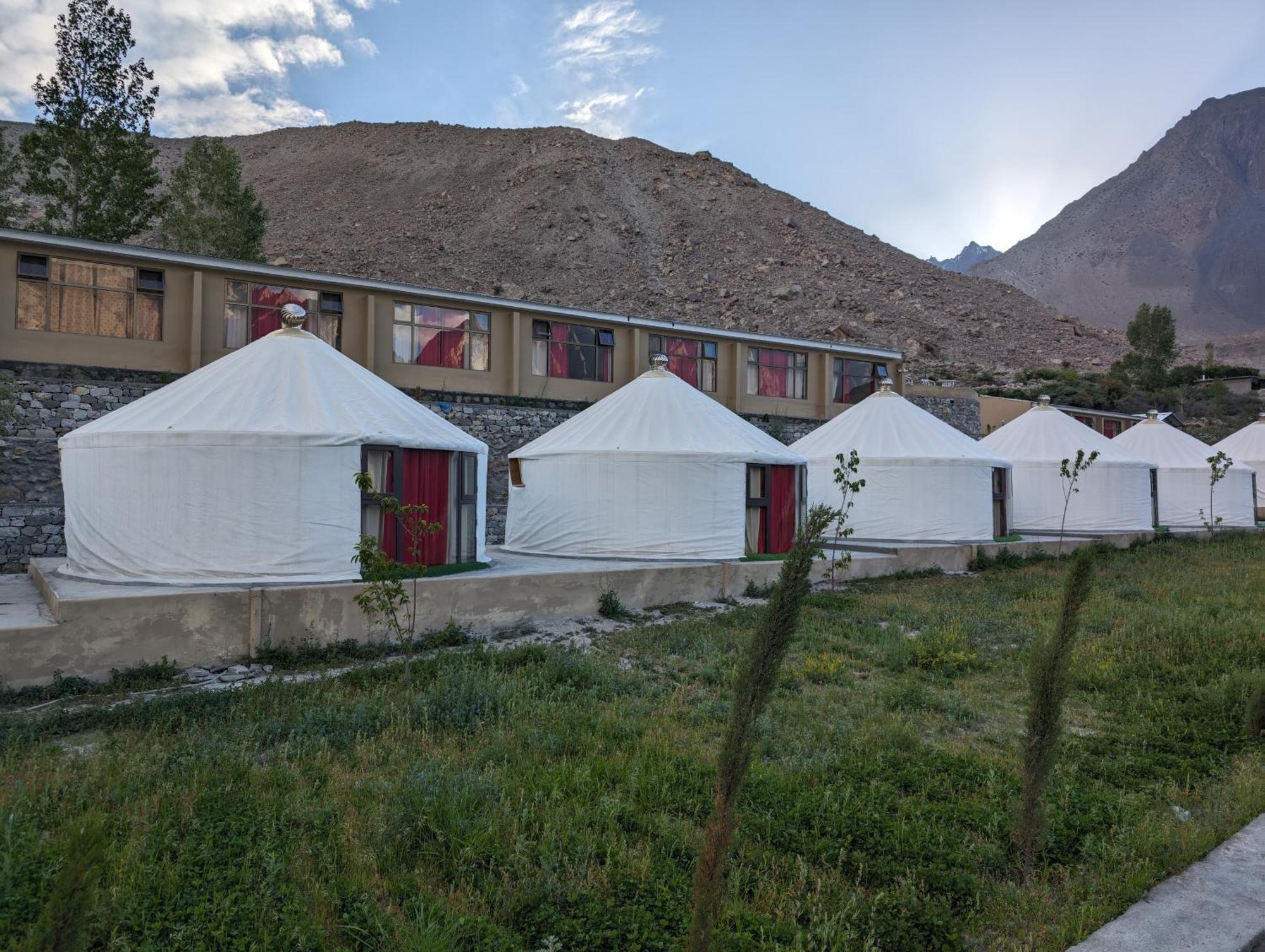 Apex Hotels And Resorts Hussaini Karimabad  Exterior photo