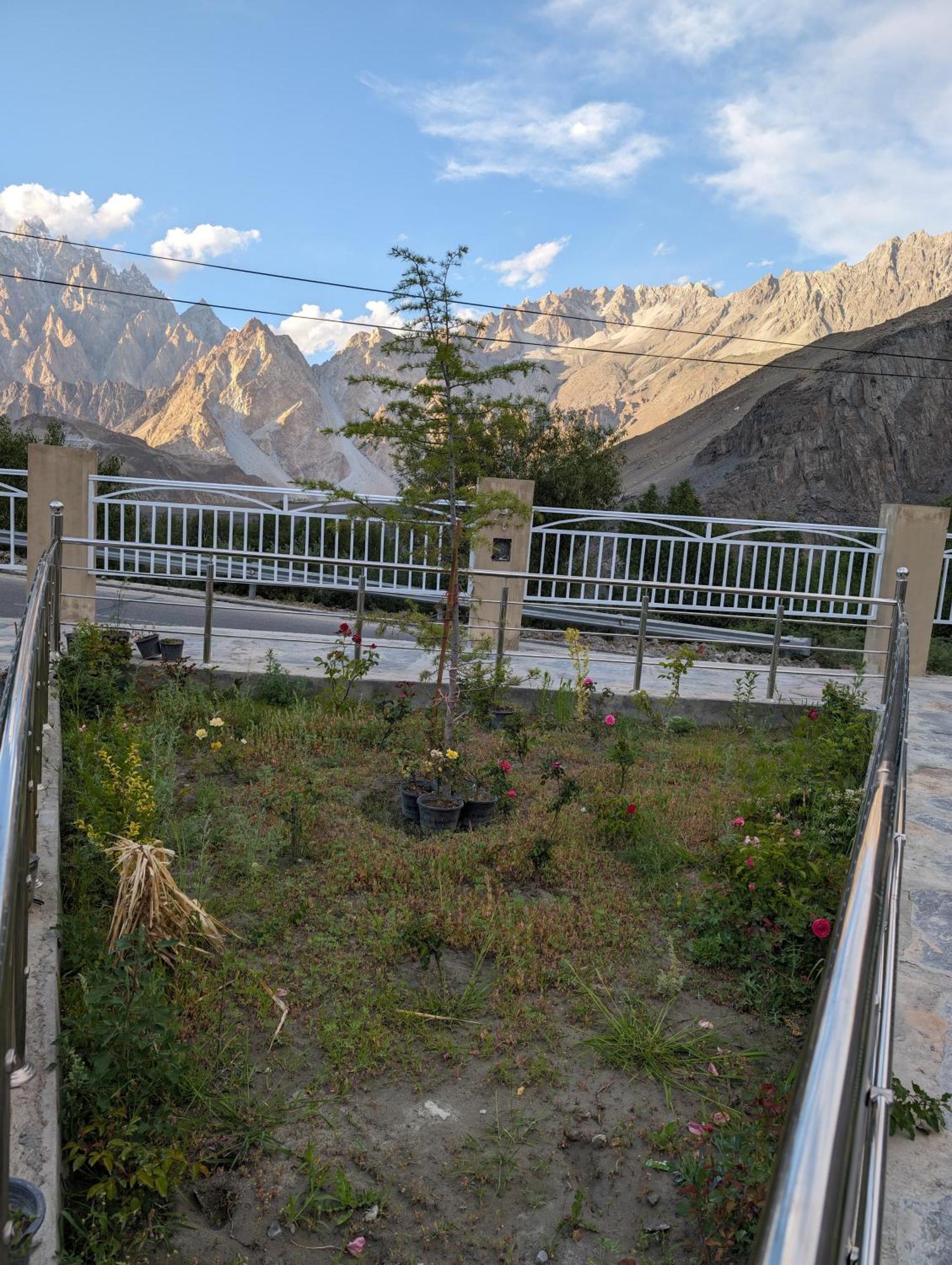 Apex Hotels And Resorts Hussaini Karimabad  Exterior photo