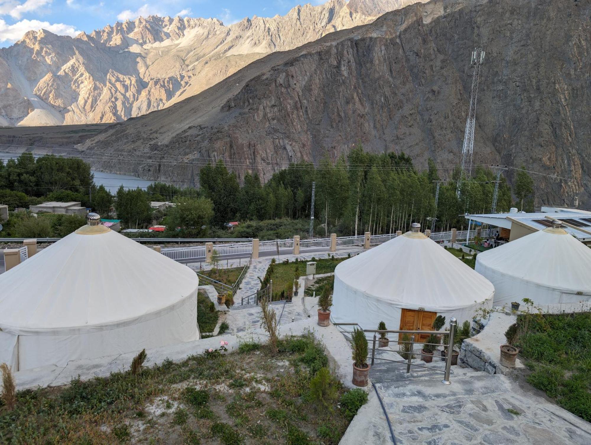 Apex Hotels And Resorts Hussaini Karimabad  Exterior photo
